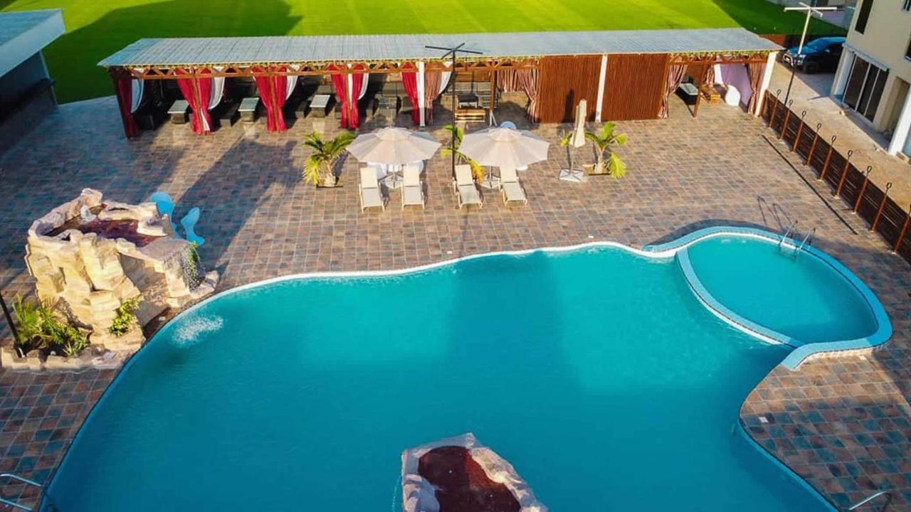 The Platinum Bay Hotel Birekuso Exteriör bild